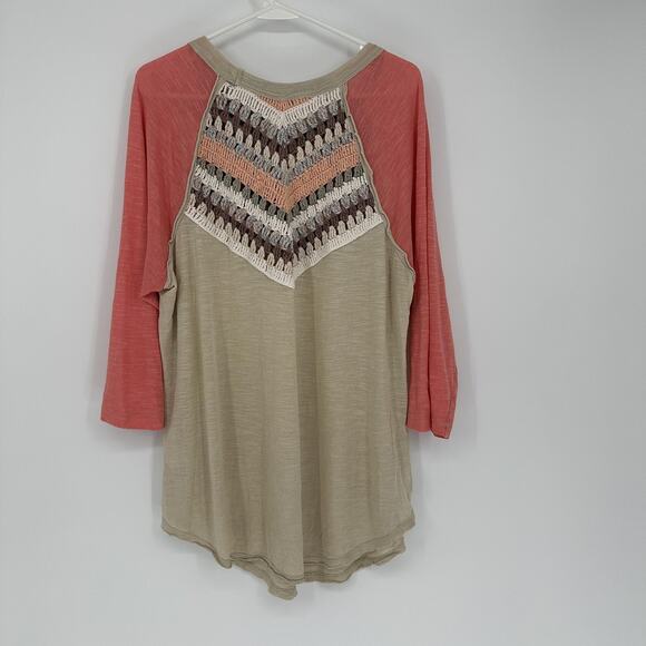 We The Free Shirt Womens XL Tan Coral Crochet Yoke Raglan 3/4 Sleeve Boho Tunic - Picture 11 of 12